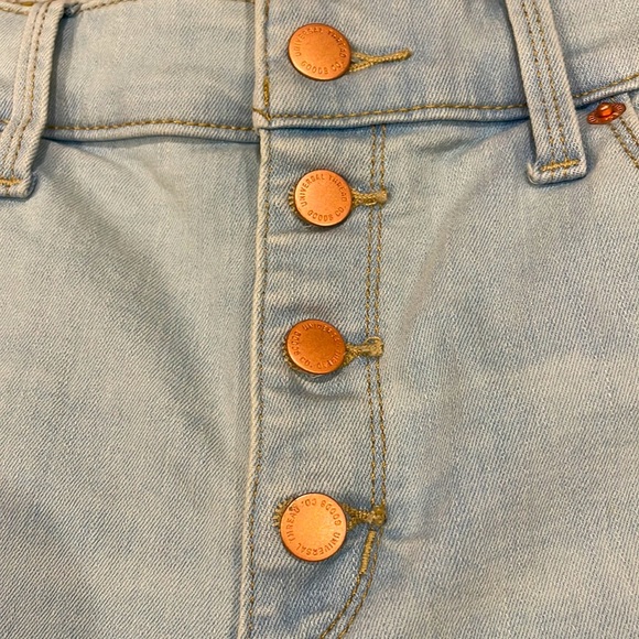 Universal Thread High-Rise Shorts - Picture 3 of 9